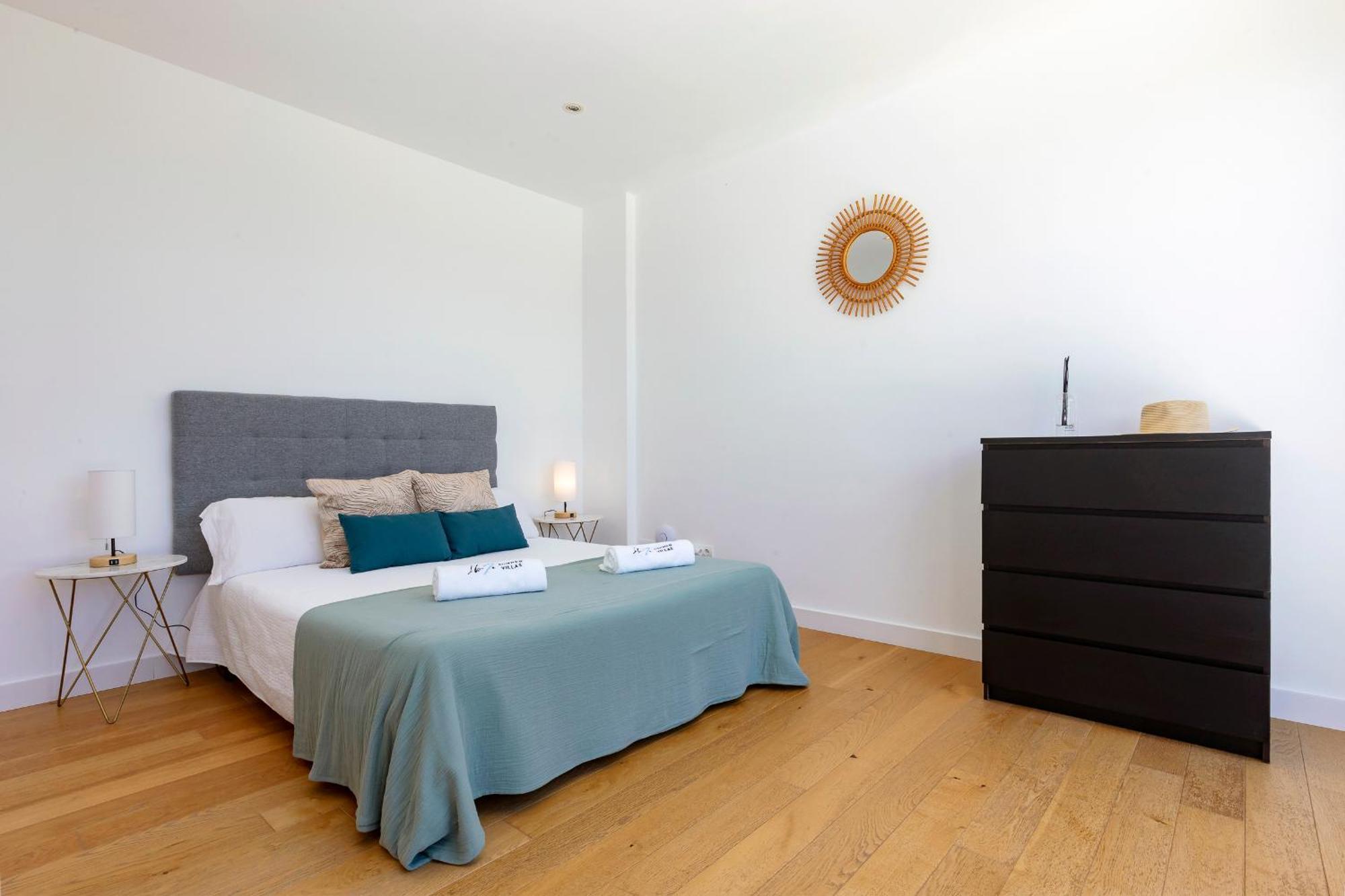 In Ibiza Town Sleeps 10 - Vue Pousada