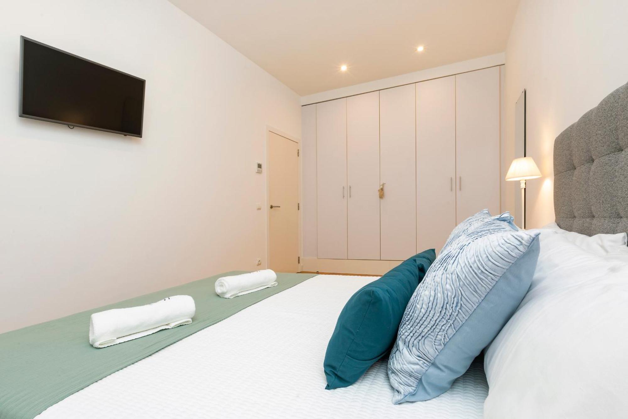 In Ibiza Town Sleeps 10 - Vue Pousada