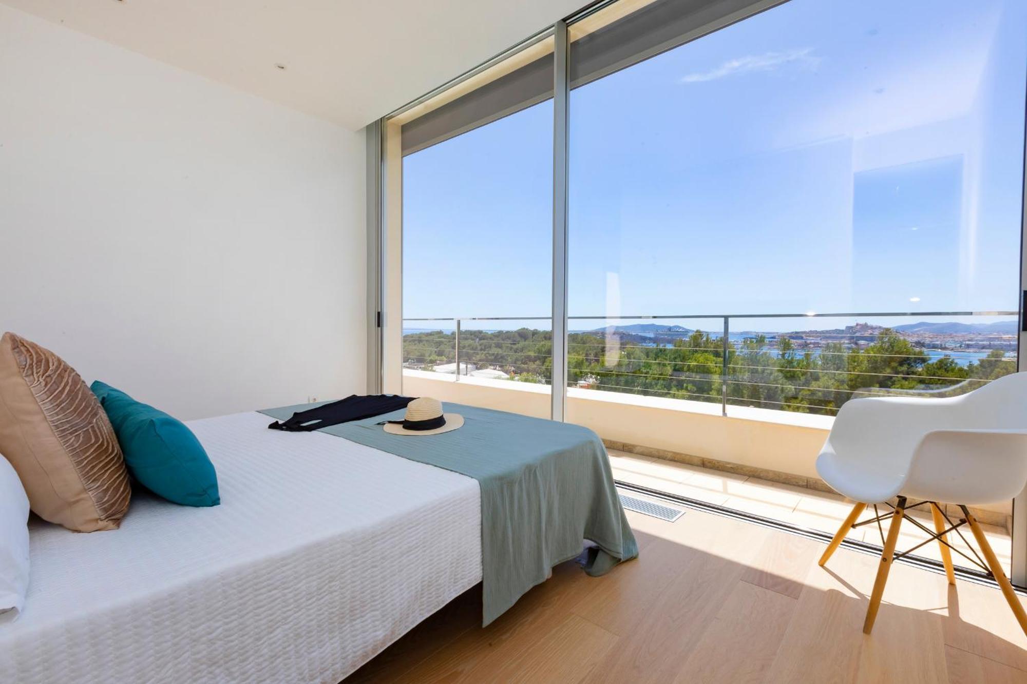 In Ibiza Town Sleeps 10 - Vue Pousada *
