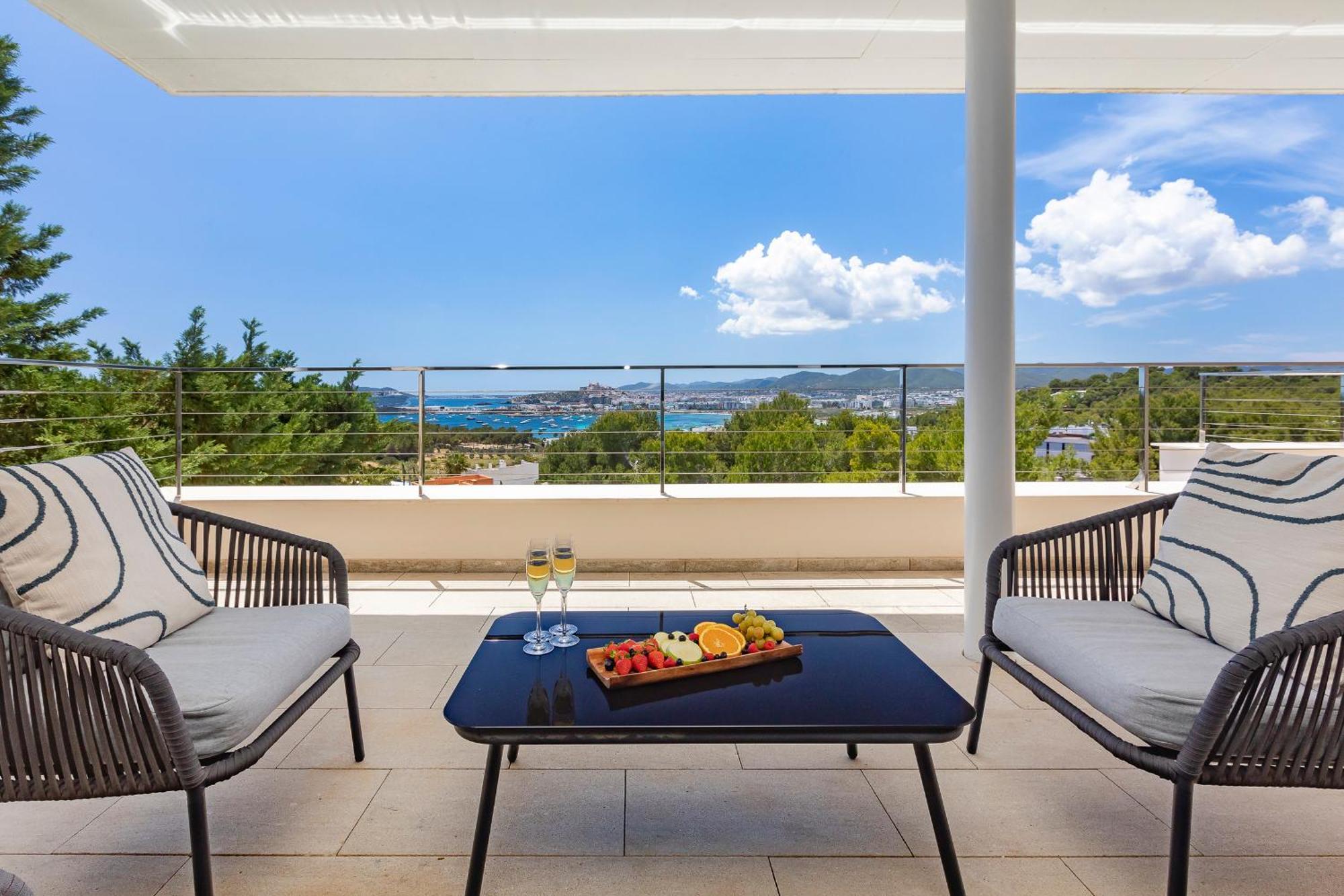 In Ibiza Town Sleeps 10 - Vue Pousada *